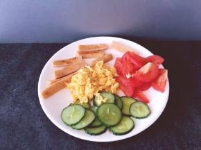 所以煎好的材料放盘中装好