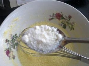 加入椰浆粉搅匀，如果没有可以不放。