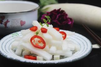 盖上盖子静放，吃的时候装入盘子，即可；PS：要用干净没水的筷子夹，否则容易坏。