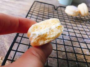 外酥里嫩口感，没有马卡龙那么甜腻，下午茶首选