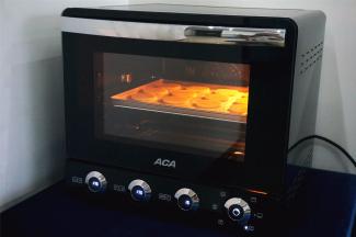 烤箱上下火175度预热好后，将其放入中层，烘烤20分钟左右。