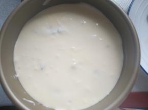 再放入一半的板栗仁和番薯以及芝士糊