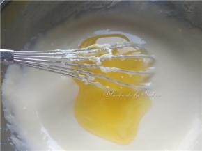 加入黄油搅拌均匀