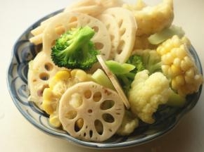 煮好的蔬菜捞出待用。