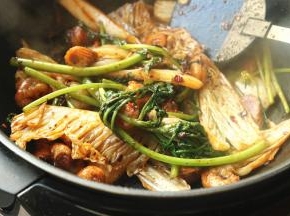 炒大约半分钟就熟了。