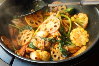 继续翻炒均匀。