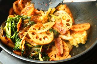 也可以放一些泡软的粉皮，很好吃。