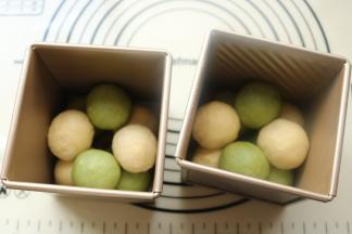 再放一层，两个全部放好。开始二次发酵。