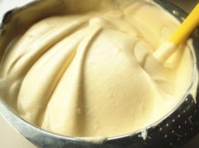 再次翻拌均匀，蛋糕糊就做好了