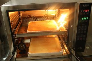 最后的时候看表面上色情况，如果不做毛巾卷，可以再烤5分钟。