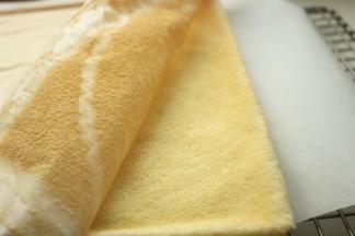 晾凉之后，揭掉油纸，毛巾面很完美。