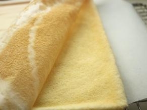 晾凉之后，揭掉油纸，毛巾面很完美。