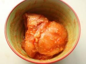 拌匀后腌制一晚上。