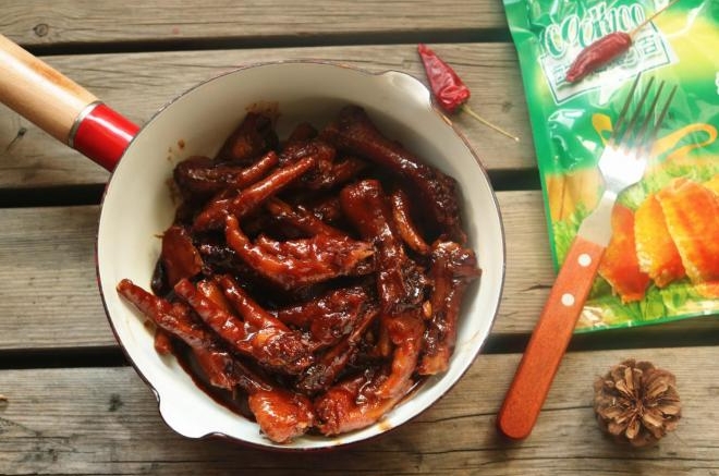 奥尔良红烧鸡爪