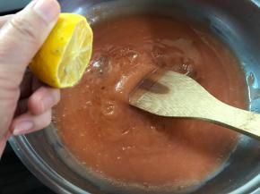 再挤上半个柠檬的汁。