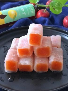 再淋上色拉汁即可。