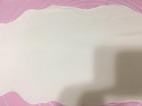 擀开，圆的方的都行