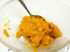南瓜蒸熟去皮