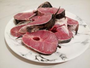 黑鱼一条，切小块