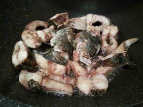 煎至两面金黄，