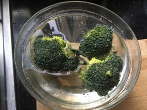 西兰花三朵泡盐水20分钟