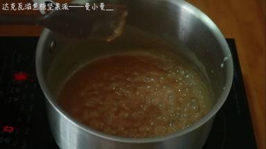 熬煮至焦糖色