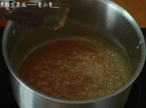 熬煮至焦糖色