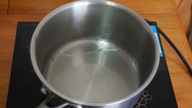 加热至细砂糖完全融化关火