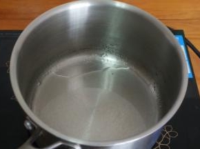 加热至细砂糖完全融化关火