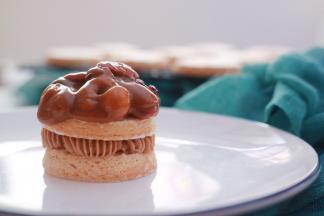 最后盖上焦糖坚果就完成啦