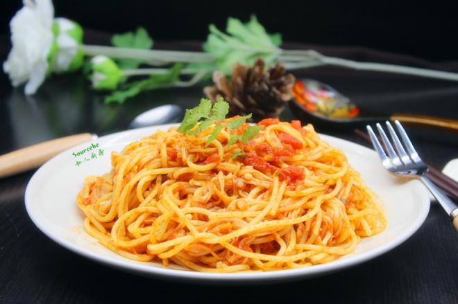 茄汁金针菇炒意面