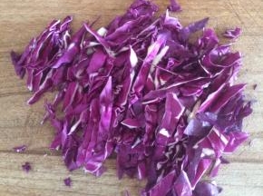 紫甘蓝改刀切丝