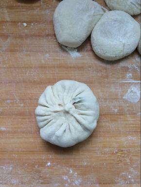 捏折，包起来。