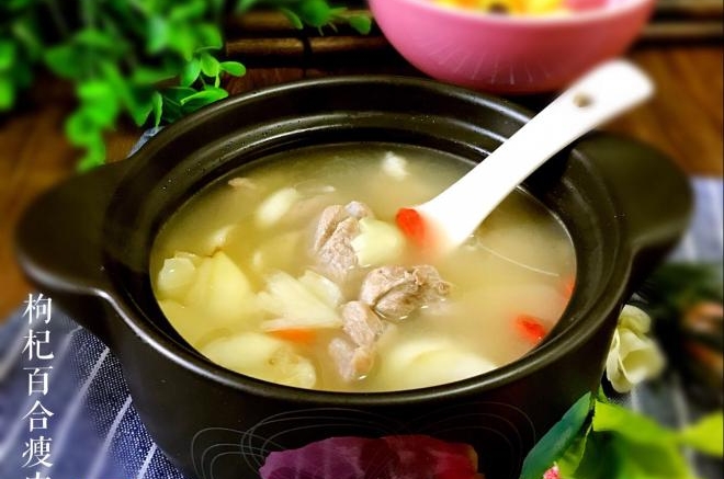 秋季润燥～枸杞百合瘦肉汤