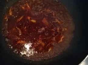 加入适量的清水。