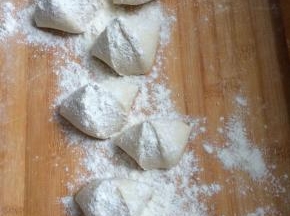 撒一层面粉