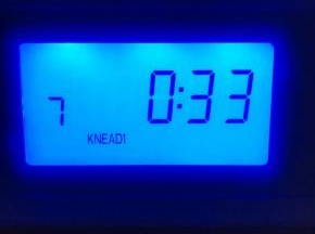 然后静止发酵三个小时左右，或者放入冰箱冷藏十二个小时