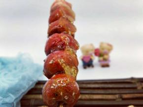 小家伙吃的不亦乐乎。