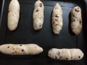 然后摆进烤盘里