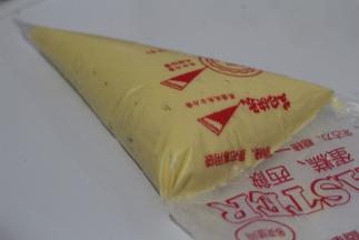 把糊装进裱花袋里