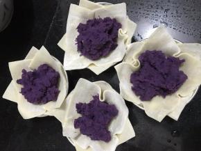 中间码入紫薯泥