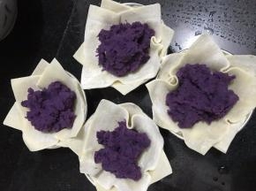 中间码入紫薯泥