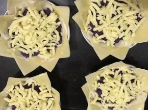 然后上面码上马苏里拉芝士