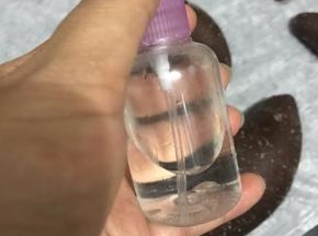 等到差不多二倍大时，然后在表面喷上水