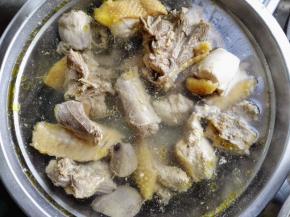 4.	投入温清水中冲洗掉多除的油脂，