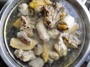 4.	投入温清水中冲洗掉多除的油脂，
