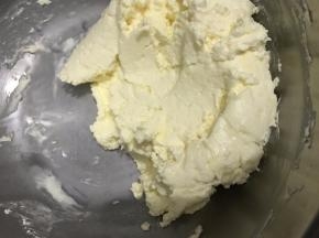 用刮刀拌好