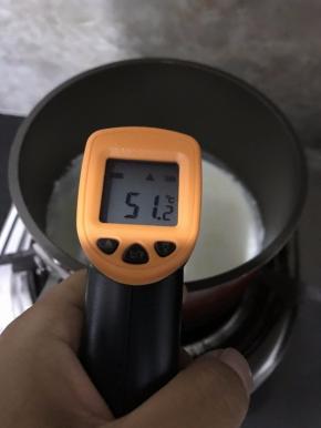 然后放一边冷却，等到用时，温度在50度左右