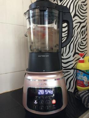 盖上盖子，启动五谷豆浆键，半小时左右就可以了