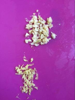 蒜切末，姜切末